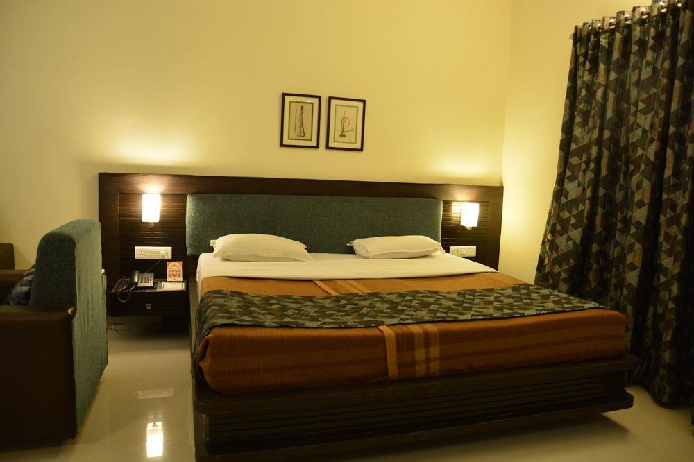 Hotel The Westend Αχμπανταμπάντ Εξωτερικό φωτογραφία