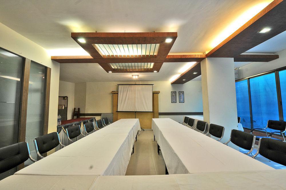 Hotel The Westend Αχμπανταμπάντ Εξωτερικό φωτογραφία