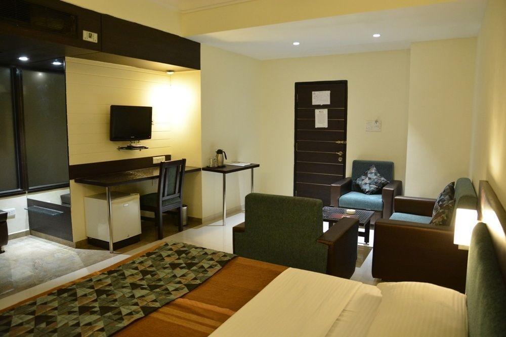 Hotel The Westend Αχμπανταμπάντ Εξωτερικό φωτογραφία