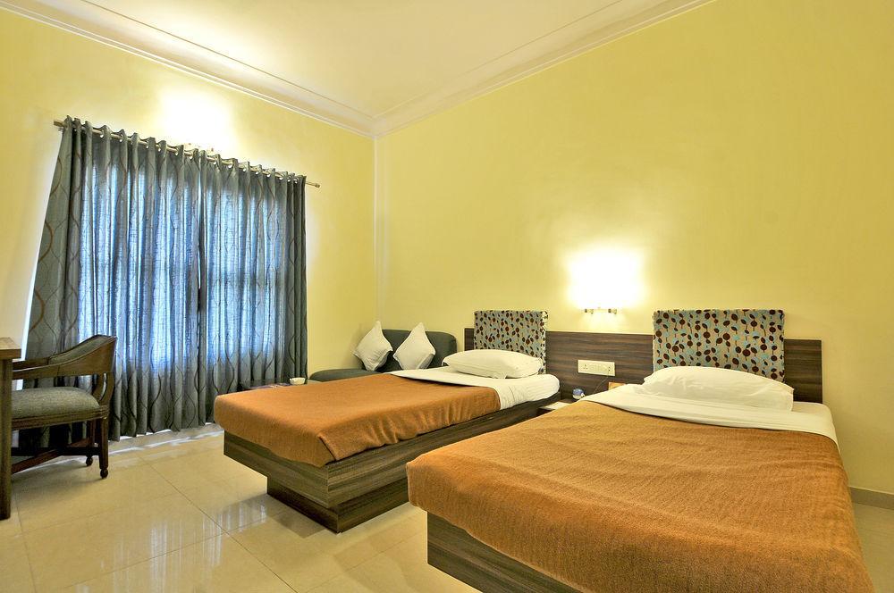Hotel The Westend Αχμπανταμπάντ Εξωτερικό φωτογραφία