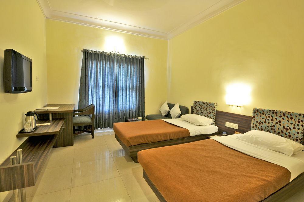 Hotel The Westend Αχμπανταμπάντ Εξωτερικό φωτογραφία