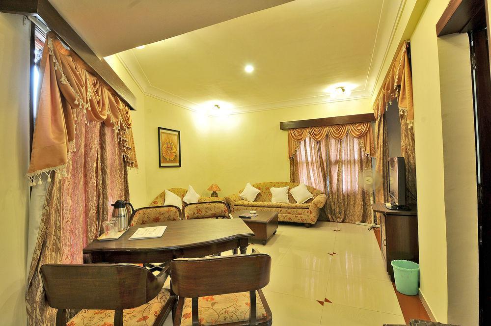 Hotel The Westend Αχμπανταμπάντ Εξωτερικό φωτογραφία