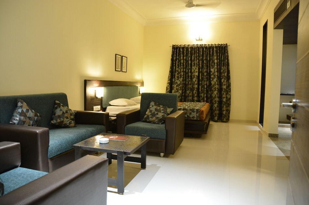 Hotel The Westend Αχμπανταμπάντ Εξωτερικό φωτογραφία