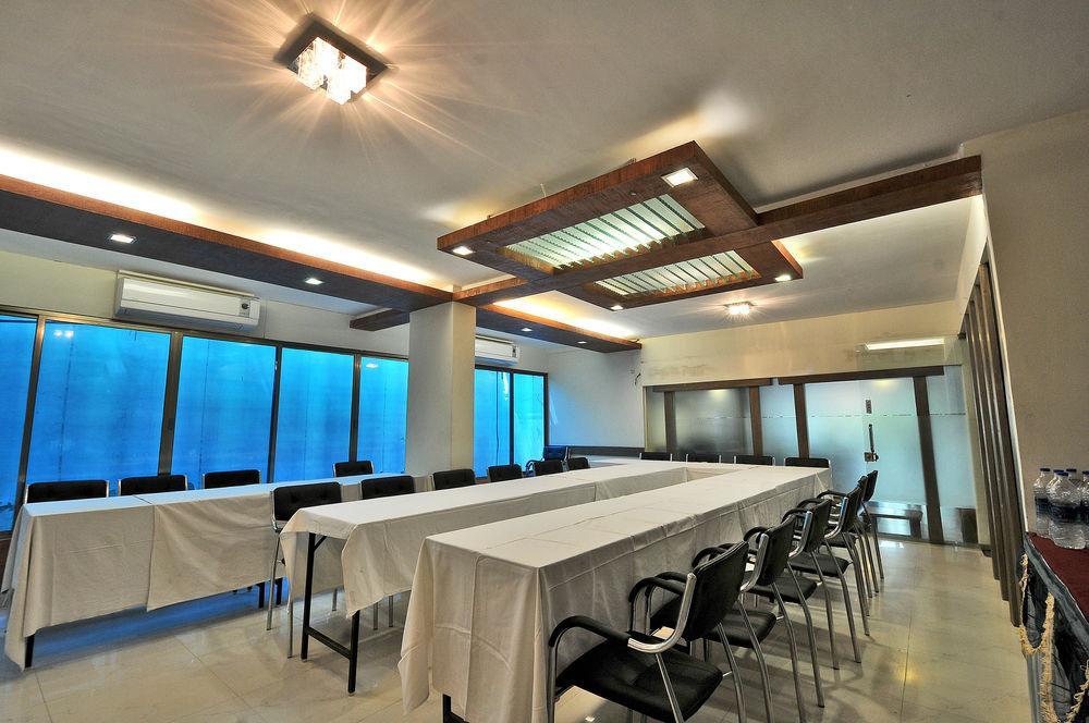Hotel The Westend Αχμπανταμπάντ Εξωτερικό φωτογραφία
