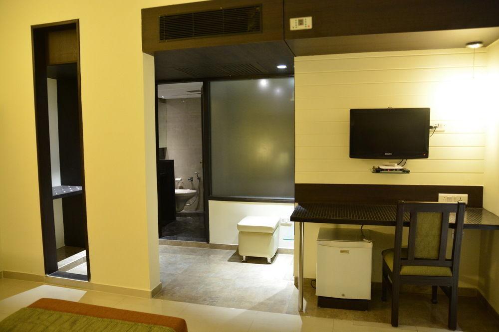 Hotel The Westend Αχμπανταμπάντ Εξωτερικό φωτογραφία
