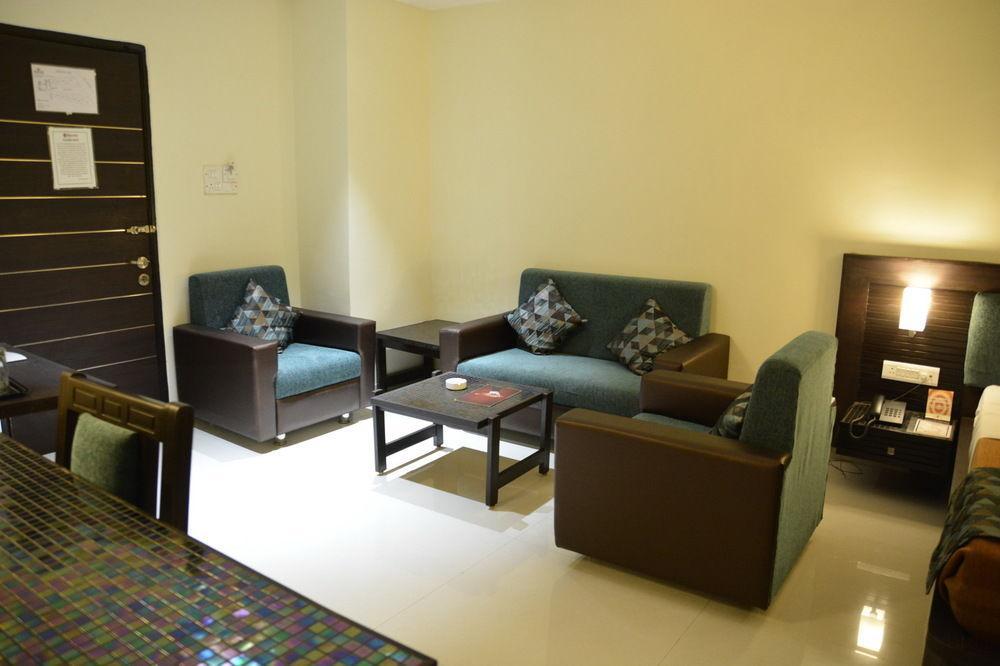Hotel The Westend Αχμπανταμπάντ Εξωτερικό φωτογραφία