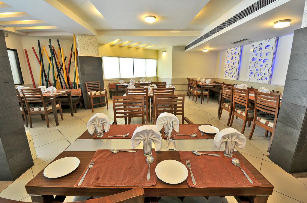 Hotel The Westend Αχμπανταμπάντ Εξωτερικό φωτογραφία